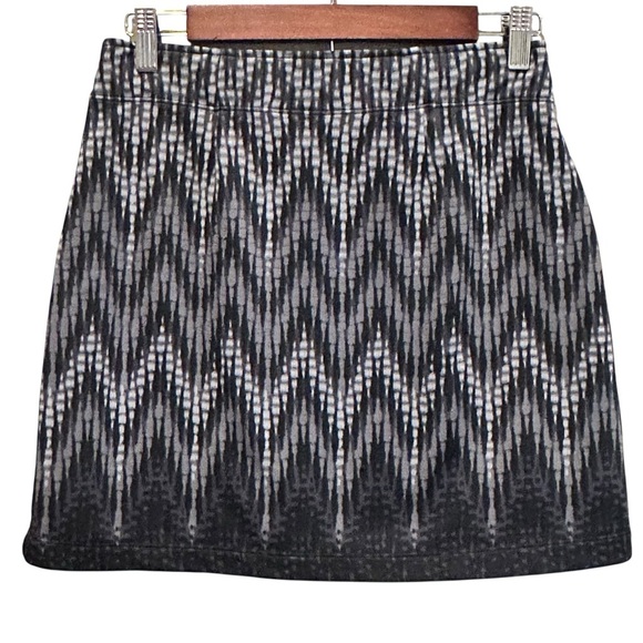 Athleta Mini Skirt Women's XS Chevron A-line Golf Black Gray Fleece  Lined - Picture 3 of 8